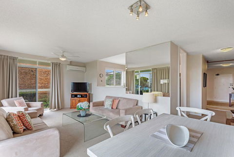 The Helm, Unit 1, 22 Voyager Close - Accommodation NSW 2