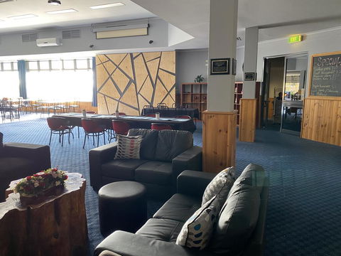 The Menai Hotel - Accommodation NSW 2