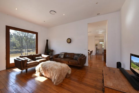 The Parson's Vineyard Retreat - Get Amongst The Vineyards In A Historic Home - Accommodation NSW 2