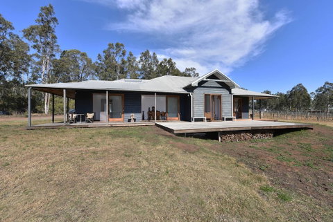 The Parson's Vineyard Retreat - Get Amongst The Vineyards In A Historic Home - Accommodation NSW 3