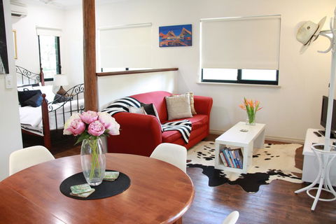 The Quarters Self Contained Bungalow - Accommodation NSW 2