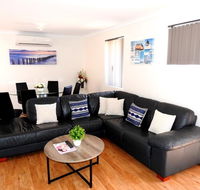 The Royal Dolphin Holiday Home - Accommodation NSW