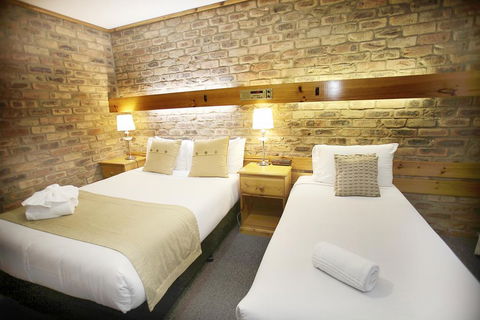 The Settlement Historic Hotel - Accommodation NSW 1