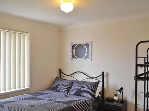 The Verandah', 9 Hanson Avenue - Fantastic Child Friendly Home - Accommodation NSW 1