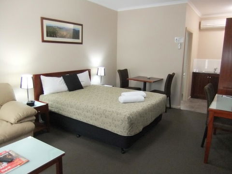 Top Of The Town Motel - Accommodation NSW 2