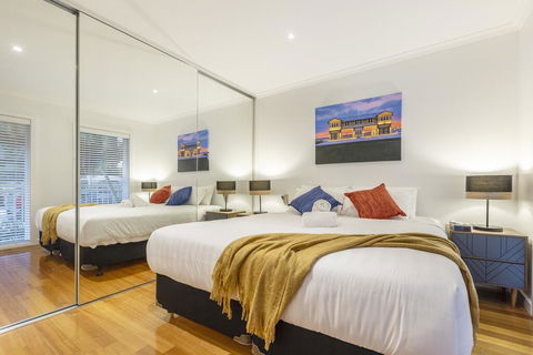 Tranquil Townhouse In Port Melbourne - Accommodation NSW 2