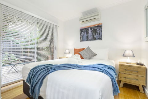Tranquil Townhouse In Port Melbourne - Accommodation NSW 3