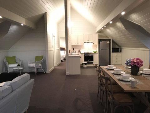 Travertines Wines Apartment - Accommodation NSW 3