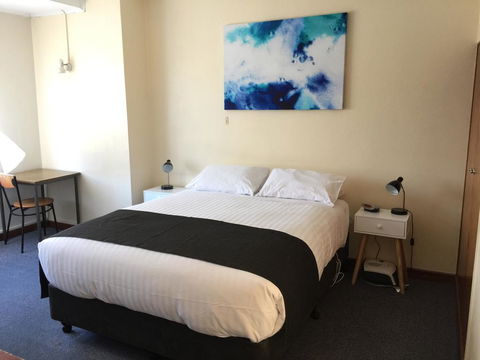 TRC Hotel - Accommodation NSW 2