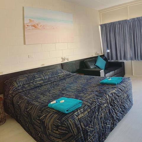Tropical City Motor Inn - Accommodation NSW 3