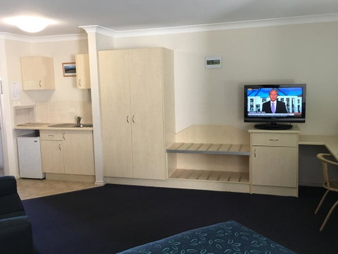 Tuckerbox Motor Inn - Accommodation NSW 2