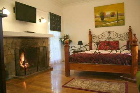 Tudor Cottages - Accommodation NSW 0