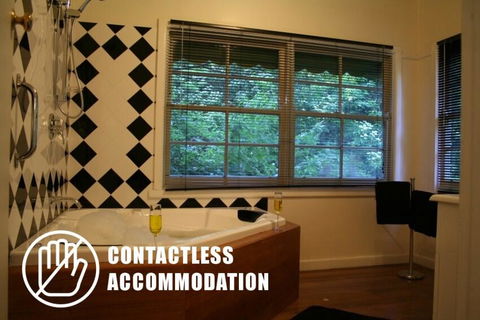 Tudor Cottages - Accommodation NSW 3