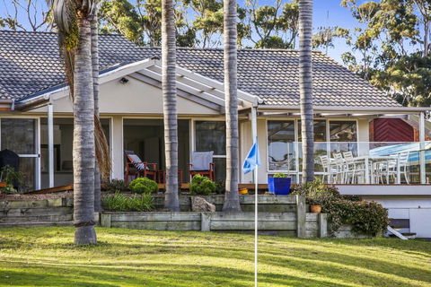 Tura Beach Golf Stays - Accommodation NSW 0