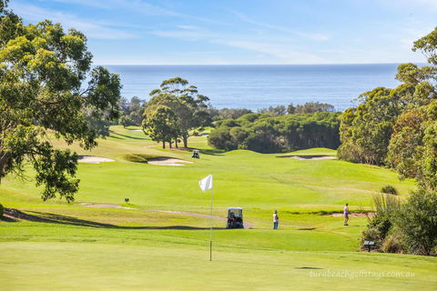 Tura Beach Golf Stays - Accommodation NSW 3