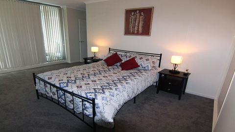 Twin Pines 301 - CBD Location - Accommodation NSW 2