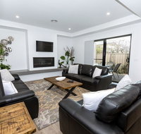 TWO TEN Sleeps 10 Luxury CBD Accommodation - Accommodation NSW