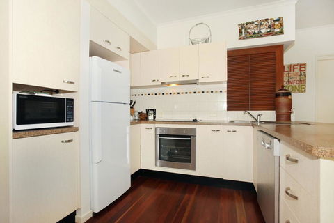 Unit 1 On The Park, Frank Street Coolum Beach: WIFI, 400 Bond, LINEN INCLUDED - Accommodation NSW 3