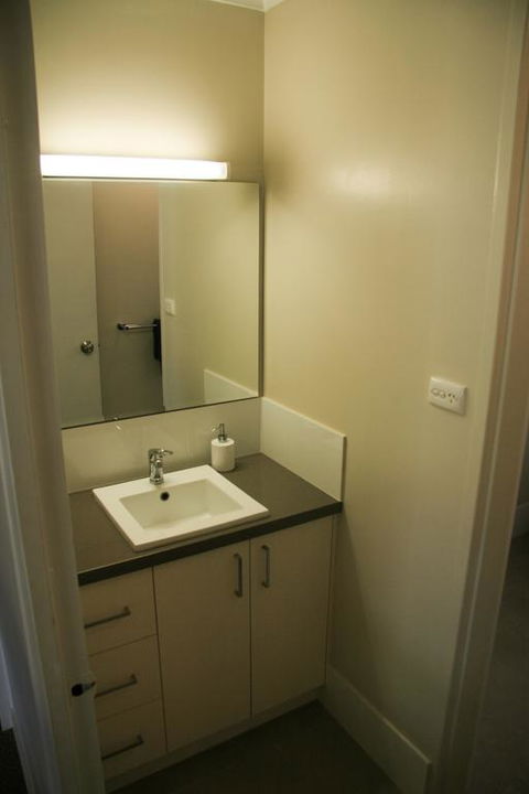 Unit1, Graydon Lodge - Accommodation NSW 3