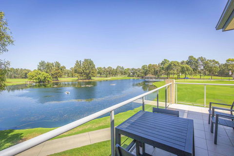 Villa On The Green - Accommodation NSW 2