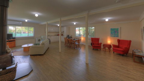 Village Stays Coldstream Gallery Bungalow - Accommodation NSW 1