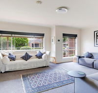 Walling-Clifton Gardens - backing onto golf course - Accommodation NSW