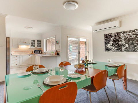 Walling-Clifton Gardens - Backing Onto Golf Course - Accommodation NSW 3