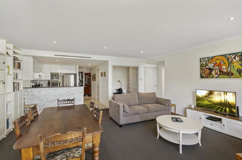 Waterfront Resort Living With Space For The Family - Accommodation NSW 3