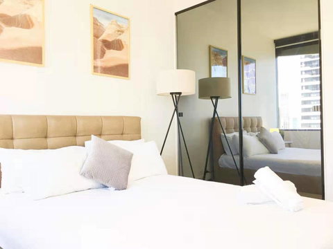 CBD Spacious 3 Bedrooms-Breathtaking View Gym Pool - Accommodation NSW 20