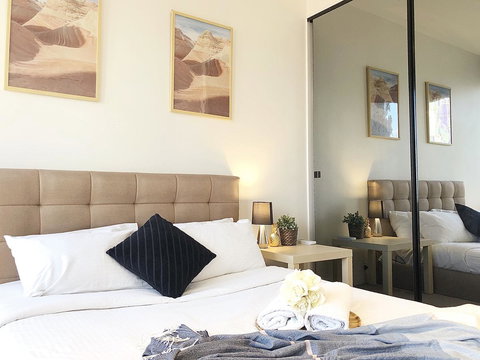 CBD Spacious 3 Bedrooms-Breathtaking View Gym Pool - Accommodation NSW 2