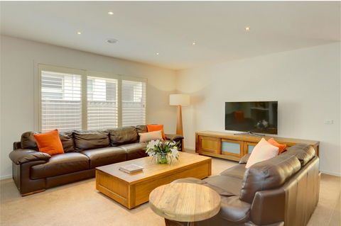 Newington Lakehouse - Accommodation NSW 9