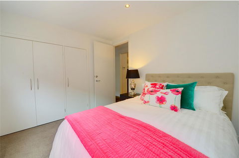 Newington Lakehouse - Accommodation NSW 12