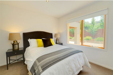 Newington Lakehouse - Accommodation NSW 6