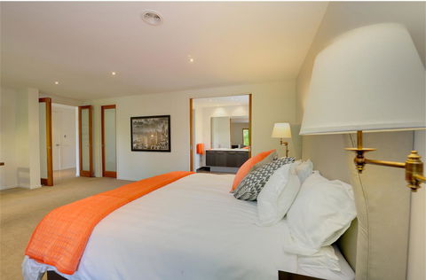 Newington Lakehouse - Accommodation NSW 4