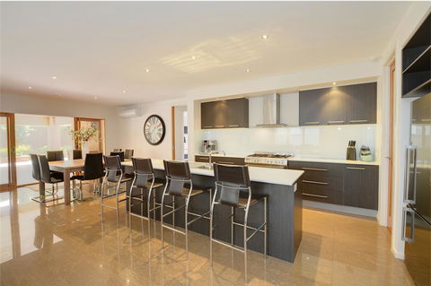 Newington Lakehouse - Accommodation NSW 5