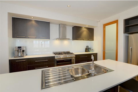 Newington Lakehouse - Accommodation NSW 17