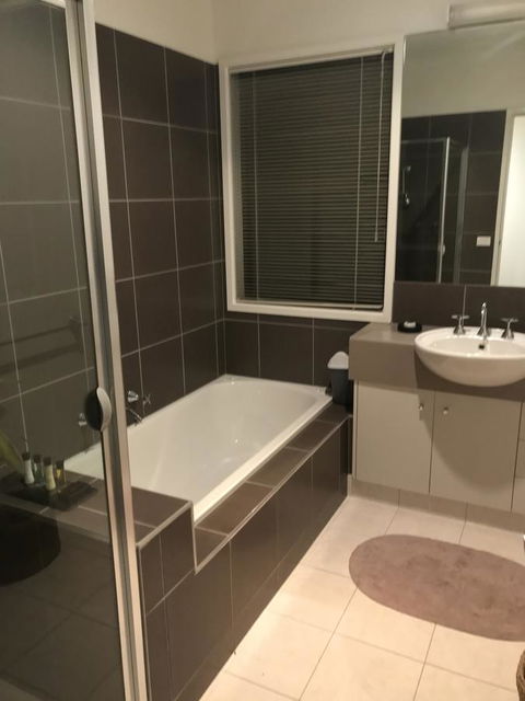 Black Lotus Townhouse - Accommodation NSW 10