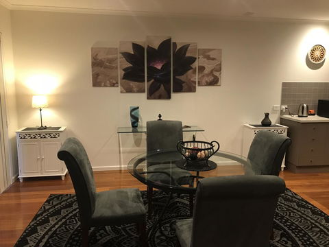 Black Lotus Townhouse - Accommodation NSW 8