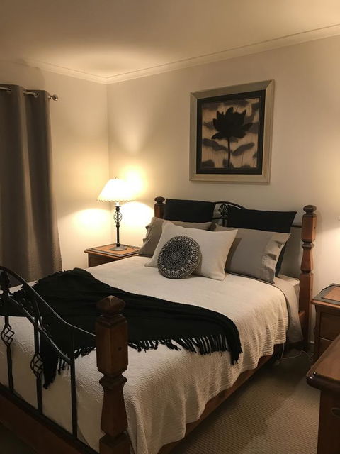Black Lotus Townhouse - Accommodation NSW 4