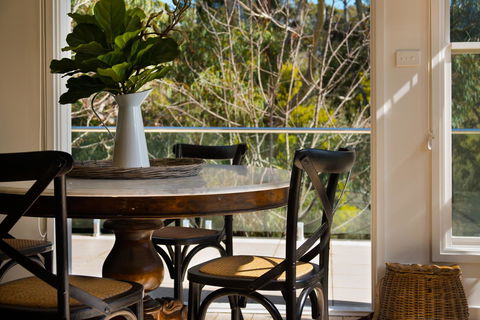 Lake Como Villa - Accommodation NSW 5