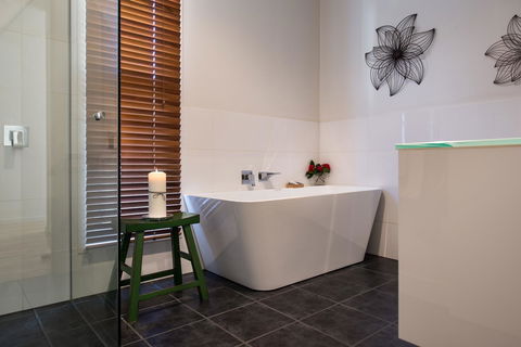 Lake Como Villa - Accommodation NSW 6