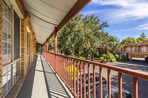 Cathedral Motor Inn - Accommodation NSW 6