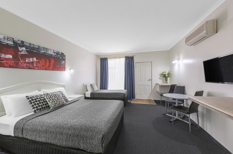 Cathedral Motor Inn - Accommodation NSW 15
