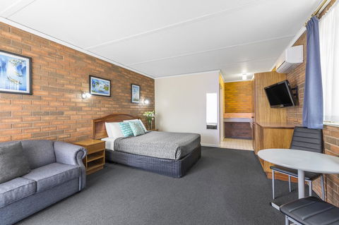 Cathedral Motor Inn - Accommodation NSW 20