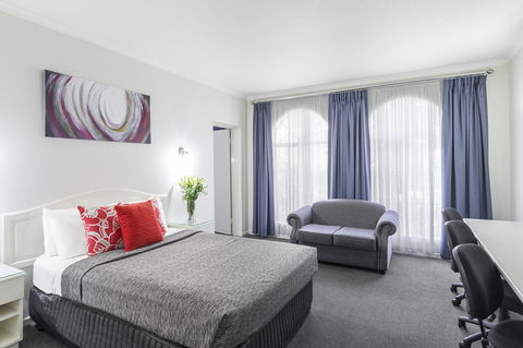 Cathedral Motor Inn - Accommodation NSW 12