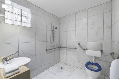 Cathedral Motor Inn - Accommodation NSW 13