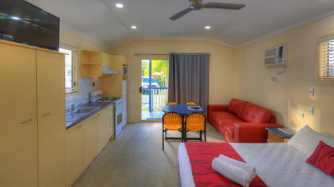 Alex Beach Cabins And Tourist Park - Accommodation NSW 23