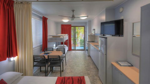 Alex Beach Cabins And Tourist Park - Accommodation NSW 33