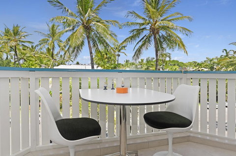 By The Sea Port Douglas - Accommodation NSW 18