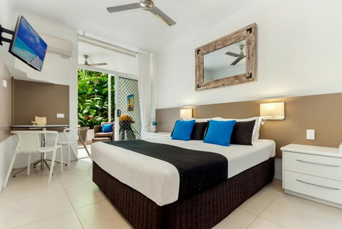 By The Sea Port Douglas - Accommodation NSW 11